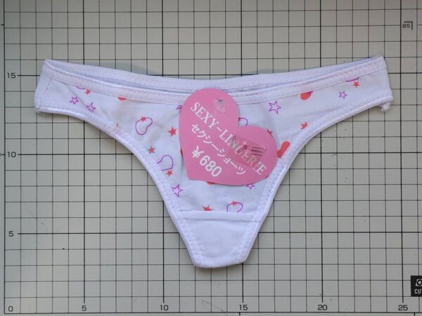 中学生用のジュニアTバックパンティショーツ白ハート柄