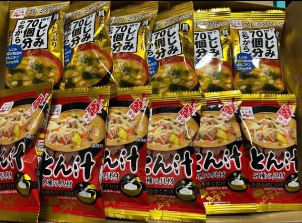 永谷園お味噌汁 プレミアム 1杯でしじみ70個分の力と、とん汁5種の具材 (簡単お湯を注ぐだけ)12個セット