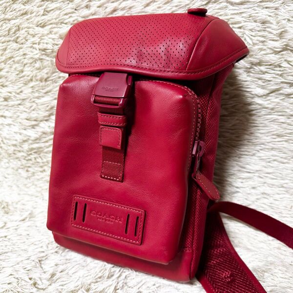 美品 COACH コーチ レンジャー ミニ パック ボディバッグ 斜め掛け パンチング ショルダー レッド 赤 レザー 本革