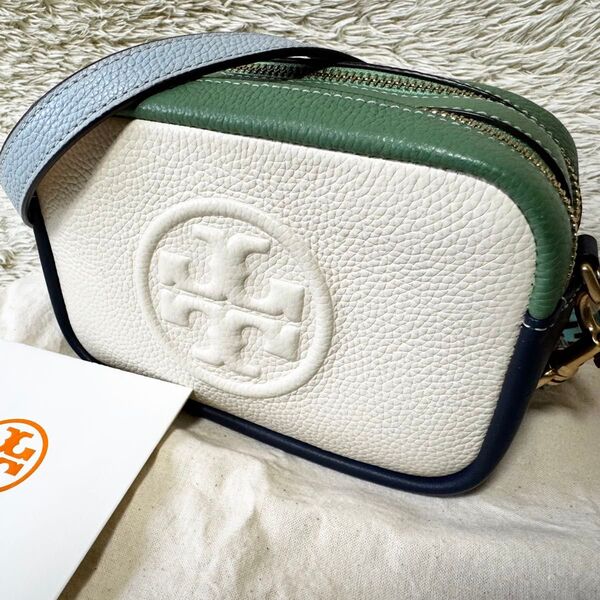 TORY BURCH トリーバーチ ペリーボンベ Tロゴ 型押し エンボス カメラバッグ クロスボディ 斜め掛け レザー 本革