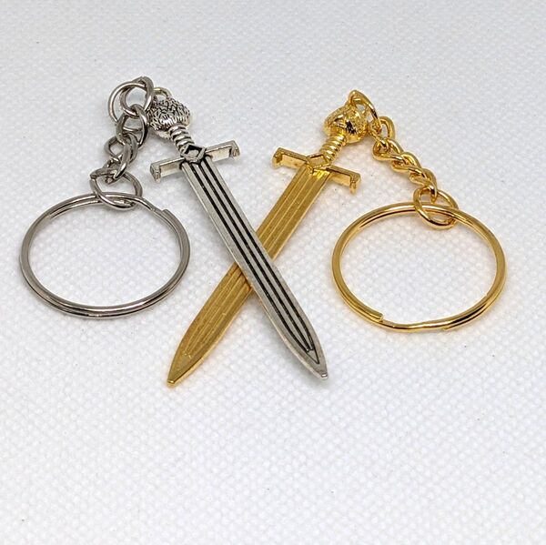 剣 2個セット キーホルダーアクセサリー ゴールドカラー シルバー ヴィンテージ ソード 武具 ユニーク