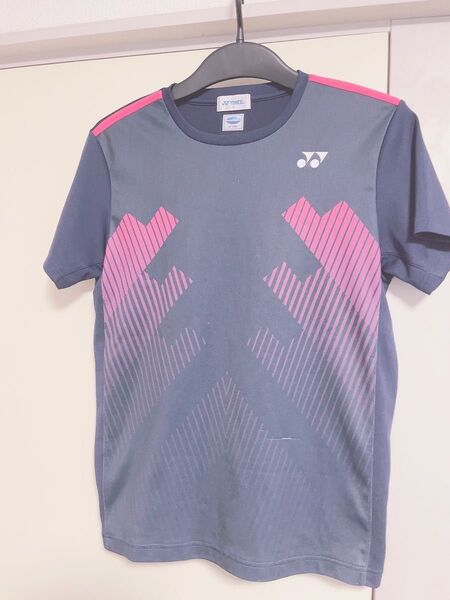 YONEX ゲームシャツ 黒 模様