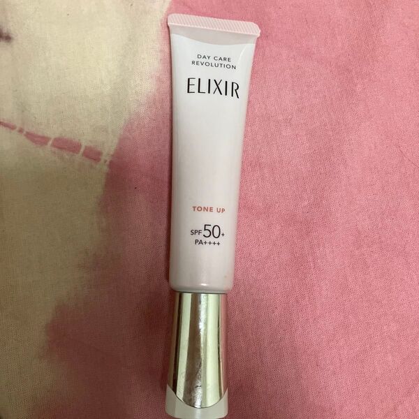 エリクシール デーケアレボリューション トーンアップ SPF50+ PA++++