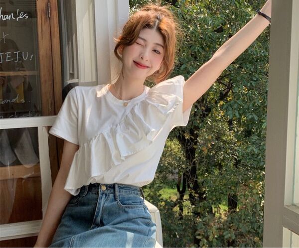 フリル付きトップス ホワイト フリル Tシャツ 半袖 白 白T ホワイト 大人可愛い フレア 上品 シンプル