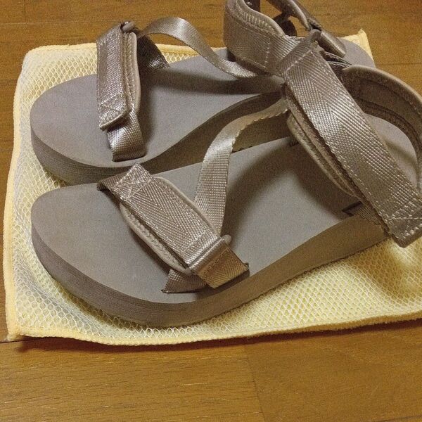 GU サンダル Sサイズ(23〜24㌢)