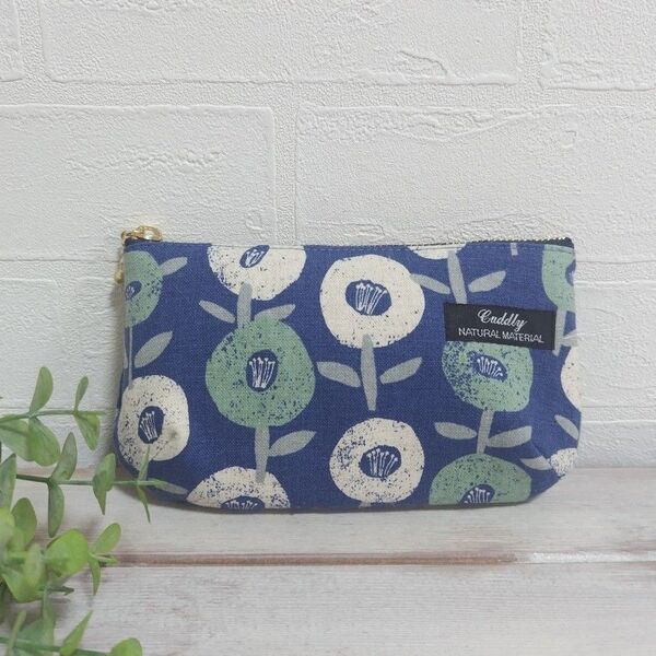 handmade 小さなぷっくりポーチМ15cm 北欧フラワーpochette* ファスナーポーチ ハンドメイド