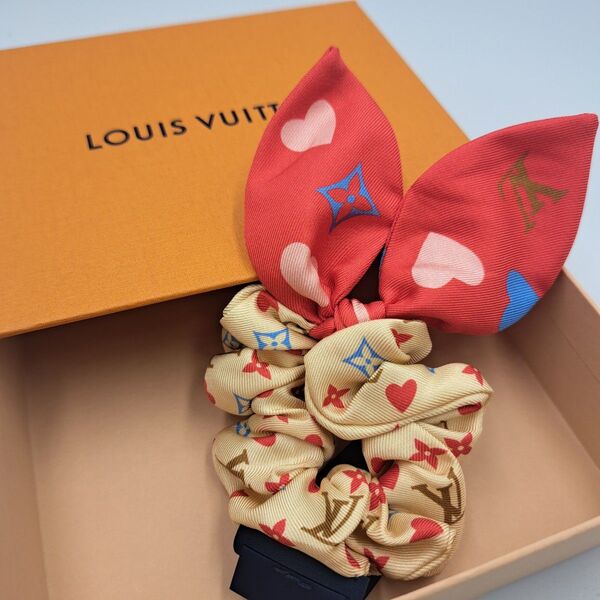 LOUIS VUITTON ルイヴィトン シュシュ モノグラム ハート M79104