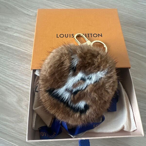 Louis Vuitton ファー キーホルダー バッグチャーム