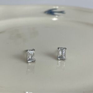 【新品】長方形ダイヤ スクエア ピアス モアサナイト 0.5ct