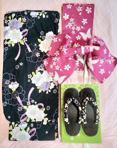 浴衣 140cm(130〜150)作り帯 下駄 22.5cm セット 黒 紫 花 ピンク 蝶 ラメ 子供 女の子 キッズ ジュニア