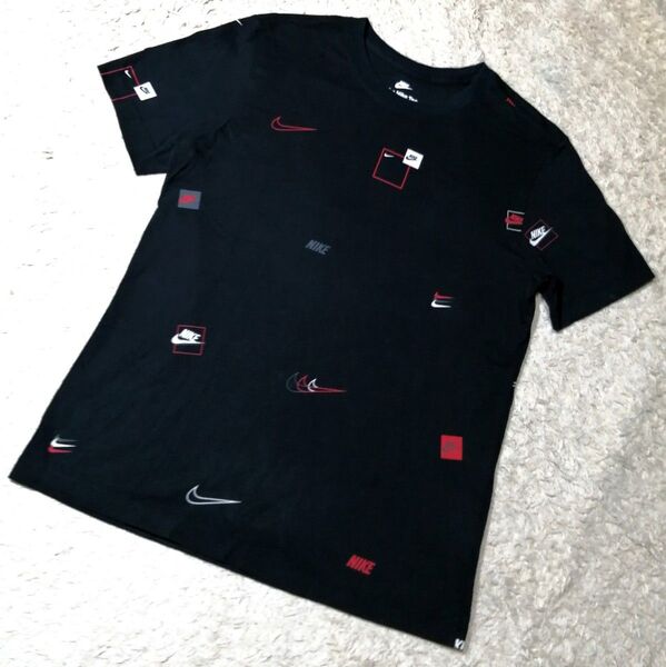 ★ナイキ NIKE★ Tシャツ M スポーティ 総柄 トレーニング 半袖 人気デザイン ブラック プリント