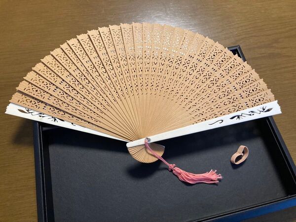 白檀扇 透かし彫り 扇子 和装 昭和レトロ ヴィンテージ 高級品
