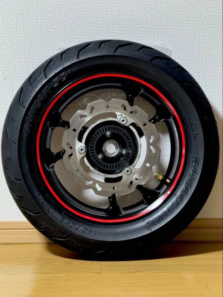 nmax リアホイール ウェーブディスク 140極太スポーツタイヤ付 N-MAX 125 N-MAX 155 美品