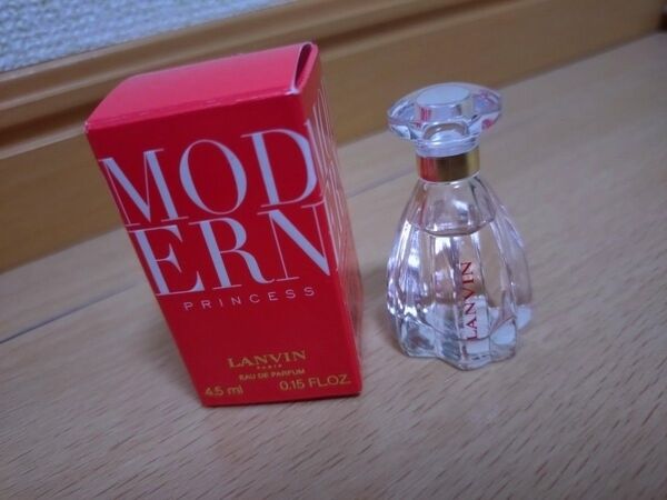香水 モダンプリンセス 4.5ml フランス製 オードパルファム