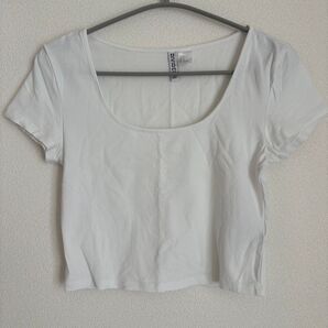 H&M ホワイト クロップドトップ 半袖 Tシャツ 無地 トップス ショート丈 クロップド丈