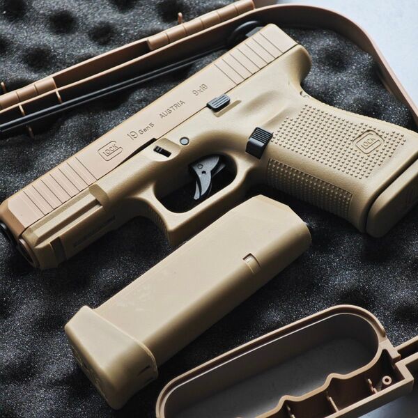 Voisky GLOCK19 gen5 フィンガーアクションブローバック 排莢式 モデルガン G19 グロック デザートカラー