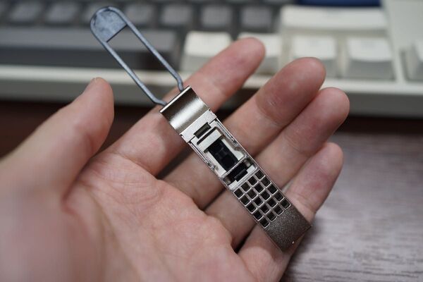 TE Connectivity Micro QSFPコネクタ ダミープラグ