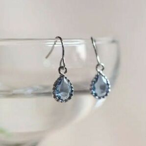 一粒 しずく 揺れる フックピアス 華奢 ブルー 天然石 パワーストーン ハンドメイド ピアス ハンドメイドピアス