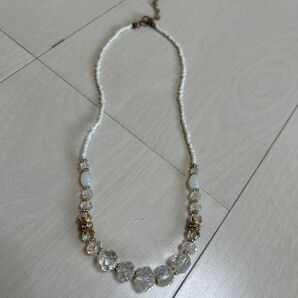 ビーズとクリスタルガラスのネックレス