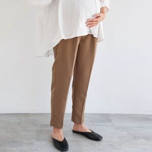 アンドミー マタニティ きれいめツイルテーパードパンツ モカ M andme