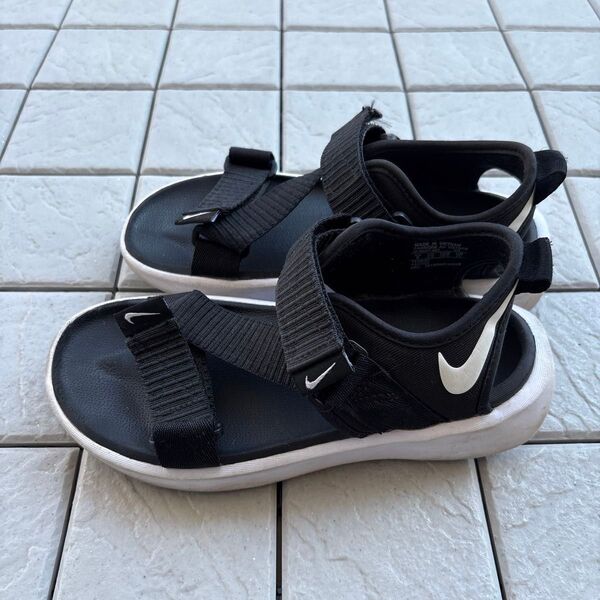 NIKE ナイキ スポーツサンダル サンダル 黒 白 ブラック ホワイト 23㎝ レジャー お出かけ アウトドア キャンプ 夏
