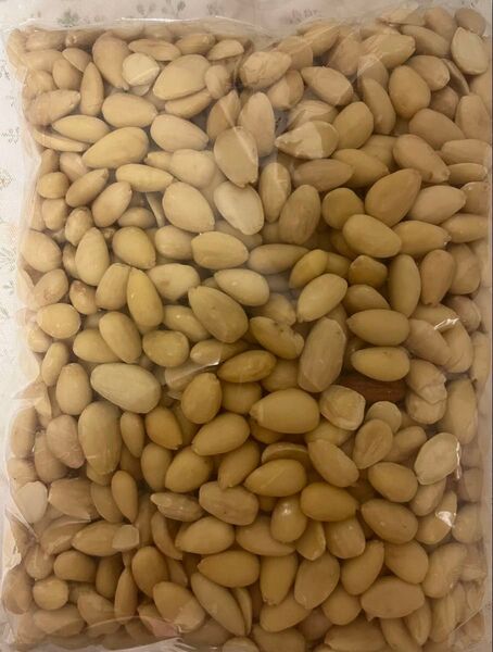 アメリカ産生皮むきアーモンド800g