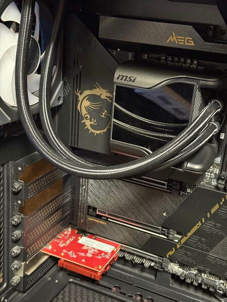 コンディション良好。ハイエンドゲーミング PC の残骸。MSI MEG Z790 ACE、Core i9 13900KF、他