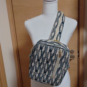 pomppia beige ミナペルホネン ボディバッグ リュック