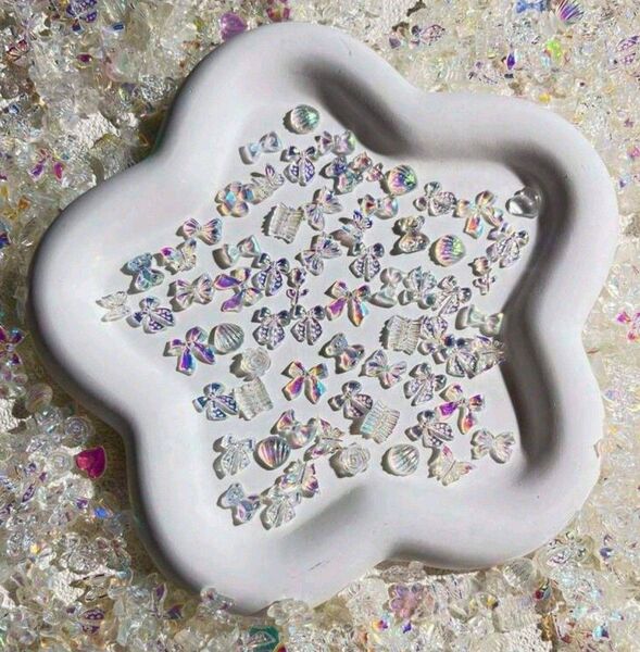 【3DネイルパーツMIX100個 オーロラ】【おまけ付き】レジン封入パーツ★ハンドメイド★小さ目のデコパーツ★福袋★素材材料