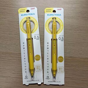 【2本セット】uni KURUTOGA シャープペンシル0.5mm 限定 イエロー