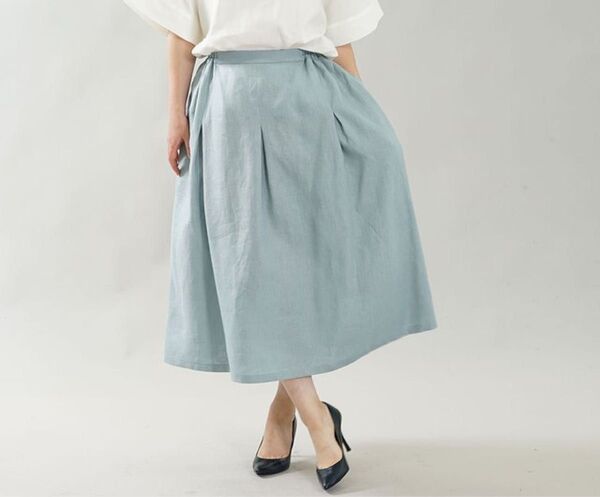 wafu. 中厚 リネン スカート ダブルの技法 タックとダーツ ミモレ丈 スカイミント