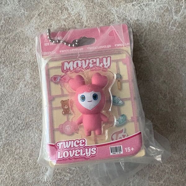 TWICE LOVELYS ブリスターマスコットチャーム MOVELY MOMO モモ ガチャガチャ
