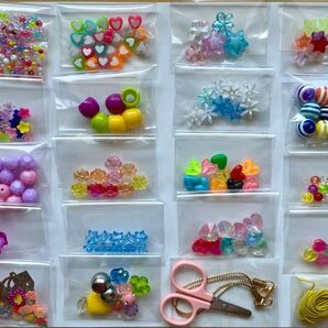 ビーズ まとめ売り セット マルチカラー ハンドメイド アクセサリー パーツ ストラップ はさみ スパンコール 子供 おまけ 大量
