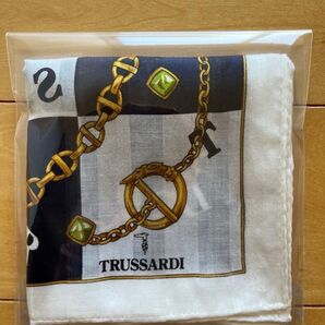 ハンカチ トラサルディ TRUSSARDI チェーン ホワイト ネイビー 紺色 白