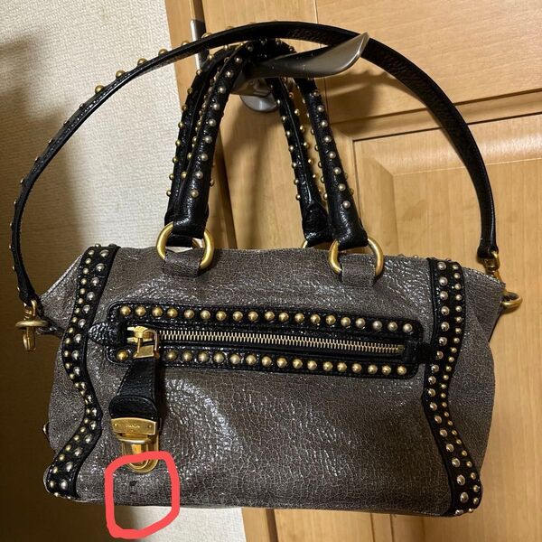 プラダ PRADA ショルダー ハンド バッグ 2WAY スタッズ 三角プレート 肩掛け ★お値下げ歓迎★