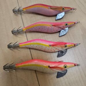 YO-ZURIの3.0号エギの4個セット。