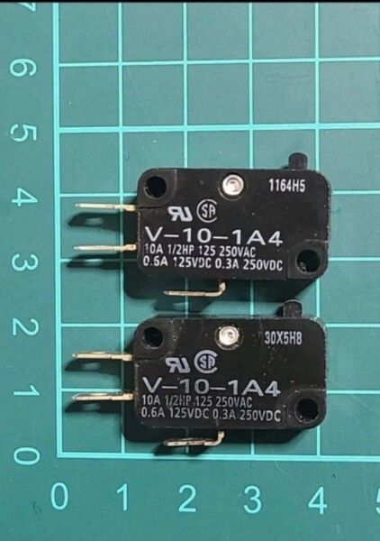 Omron オムロン 小形基本スイッチ V-10-1A4 2個 0.98N マイクロスイッチ アーケード daoコン 音ゲー