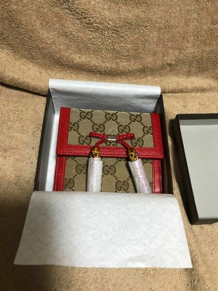 【正規品】新品未使用　GUCCI グッチ店舗購入　プレゼント　半額以下　激安　円安大幅値下げ　希少　グッチ ベラ　財布 2つ折り