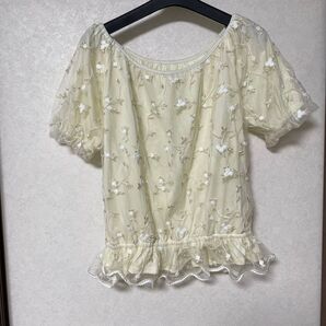 チュールトップス 刺繍 花柄