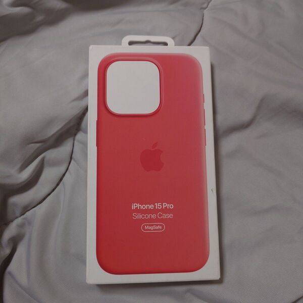 Apple純正iPhone 15 Pro シリコンケース グアバ