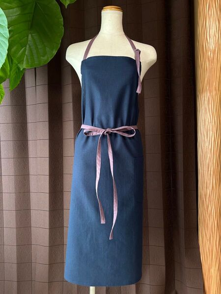 ハンドメイド カフェエプロン ハーフリネン ネイビー×フジ