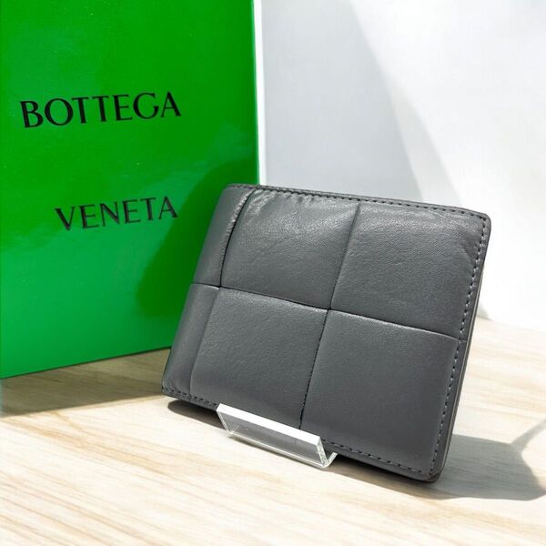 美品 ボッテガヴェネタ BOTTEGA VENETA 二つ折り財布 コインパース付き イントレチャート カセット グレー