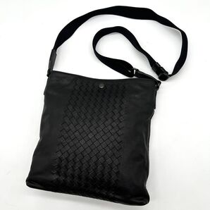 美品 ボッテガヴェネタ BOTTEGA VENETA イントレチャート サコッシュ ショルダーバッグ レザー 黒 ブラック