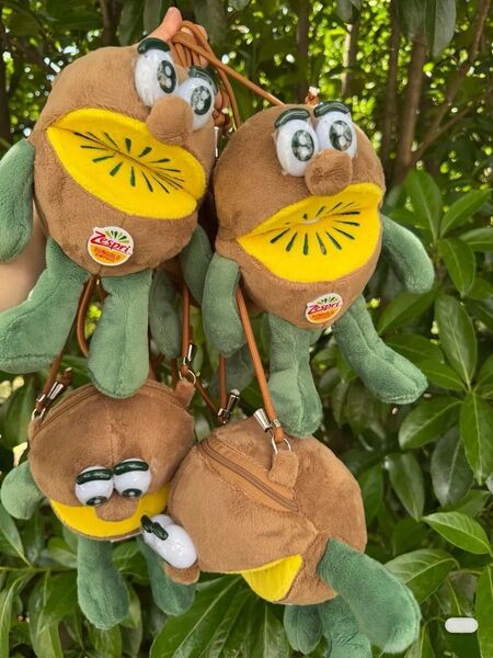 ゼスプリ キウイブラザーズ 斜めがけポーチ ぬいぐるみ Zespri ゴールド