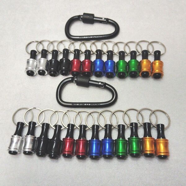 大量24個 ビットホルダー ソケットホルダー キーホルダー型 カラビナ 6色 工具 カラビナ付 ビット収納 ワンタッチ 工具