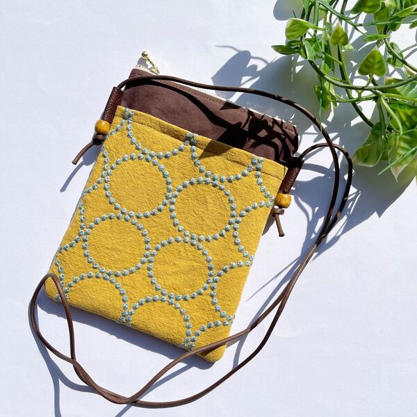 刺繍 サークル イエロー スマホポーチ スマホポシェット ハンドメイド
