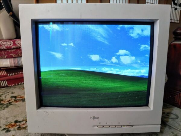 富士通 カラー CRT モニター ディスプレイ17 FMVDP9710 中古 正常作動品