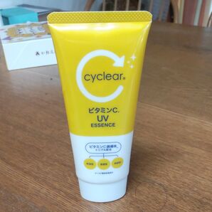 熊野油脂 cyclear. ビタミンC UV ESSENCE 日やけ止め美容液 SPF50+ PA++++