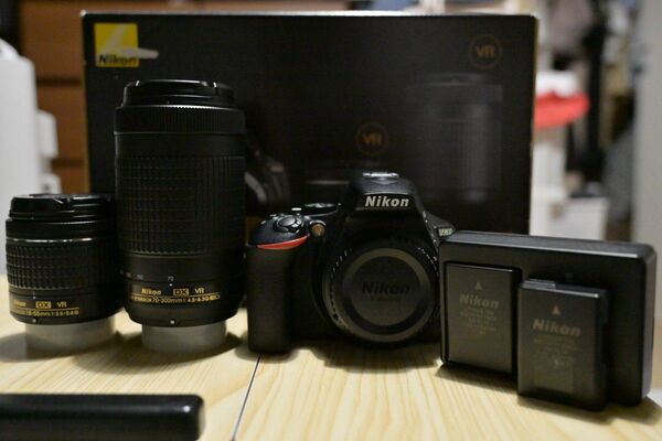 Nikon D5600 ダブルレンズキット 予備電池付き