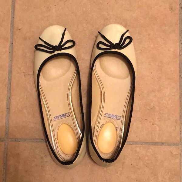 ローヒールパンプス フラットシューズ バレエ ホワイト